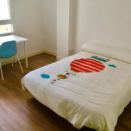 4 Bedroom Flat - Free Parking Appartement