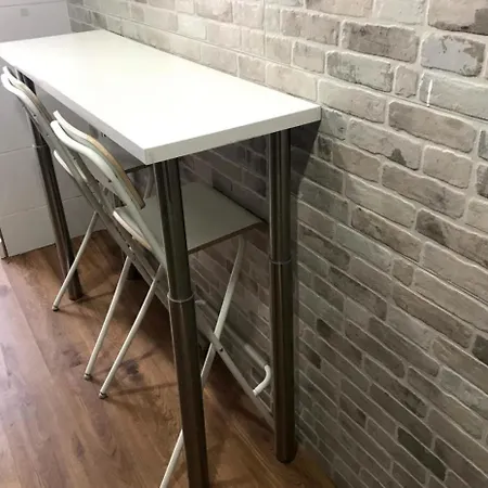 4 Bedroom Flat - Free Parking *