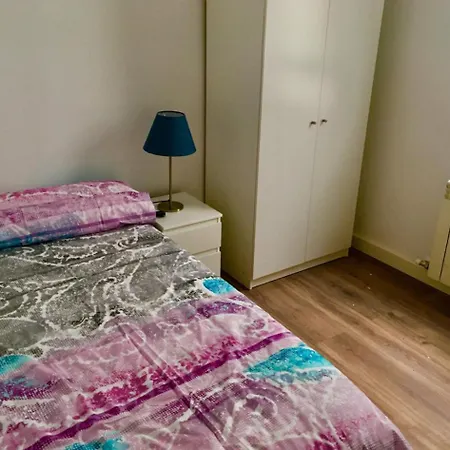 4 Bedroom Flat - Free Parking *